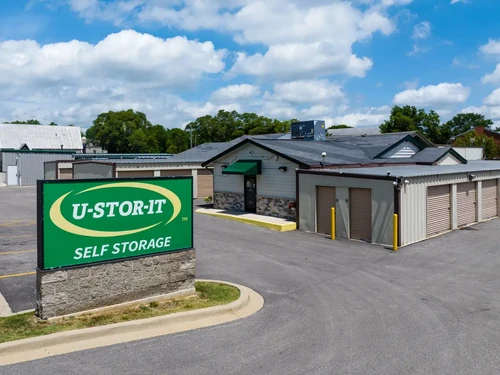 U-Stor-It Rockford (3231) storage facility exterior view